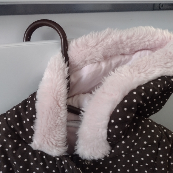 Baby Girls First Impression warm onesy coat size 12 months (22-25 lbs). - Picture 4 of 9